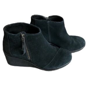 Toms Avery black suede ankle booties size 9